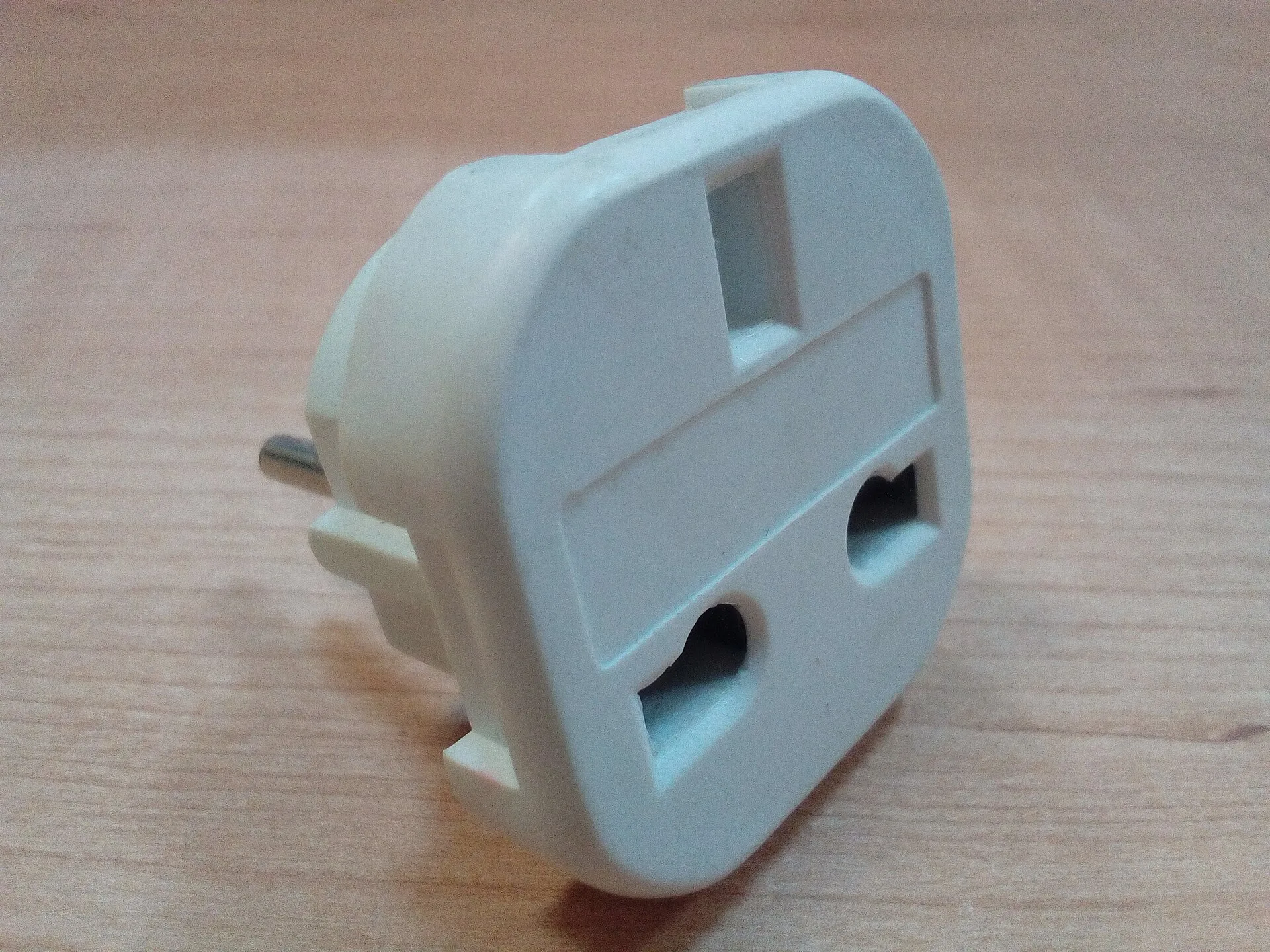 Adaptateur de voyage pour prise électrique de type G utilisée à Oman